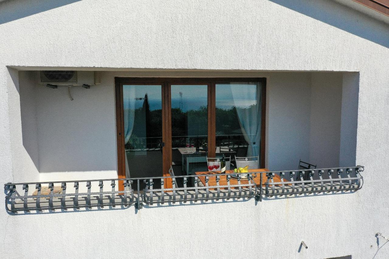 Villa Fani With Jacuzzi Icici Bagian luar foto