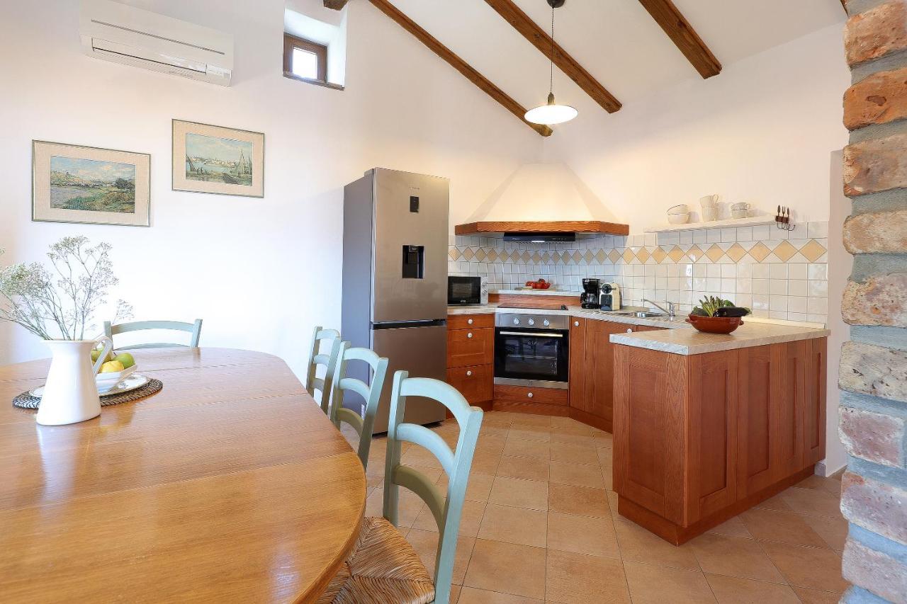 Villa Fani With Jacuzzi Icici Bagian luar foto
