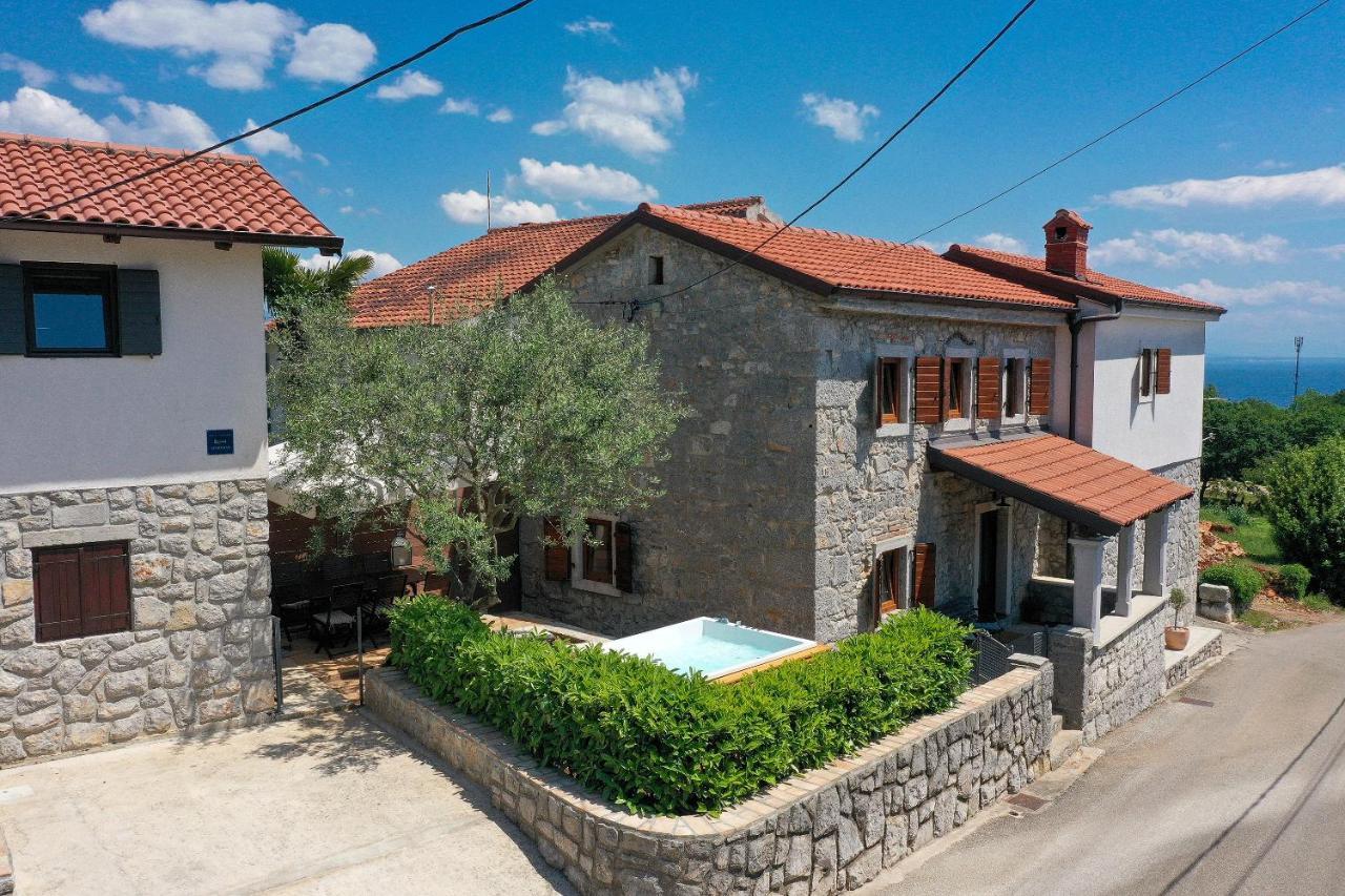 Villa Fani With Jacuzzi Icici Bagian luar foto