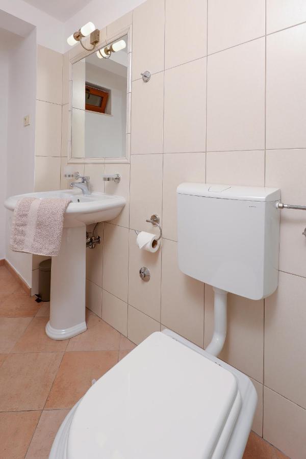 Villa Fani With Jacuzzi Icici Bagian luar foto