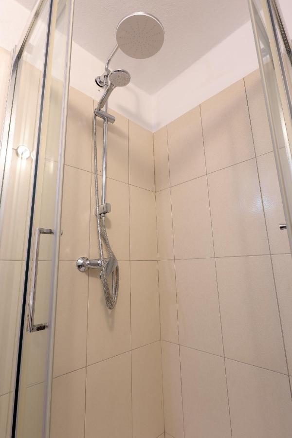 Villa Fani With Jacuzzi Icici Bagian luar foto