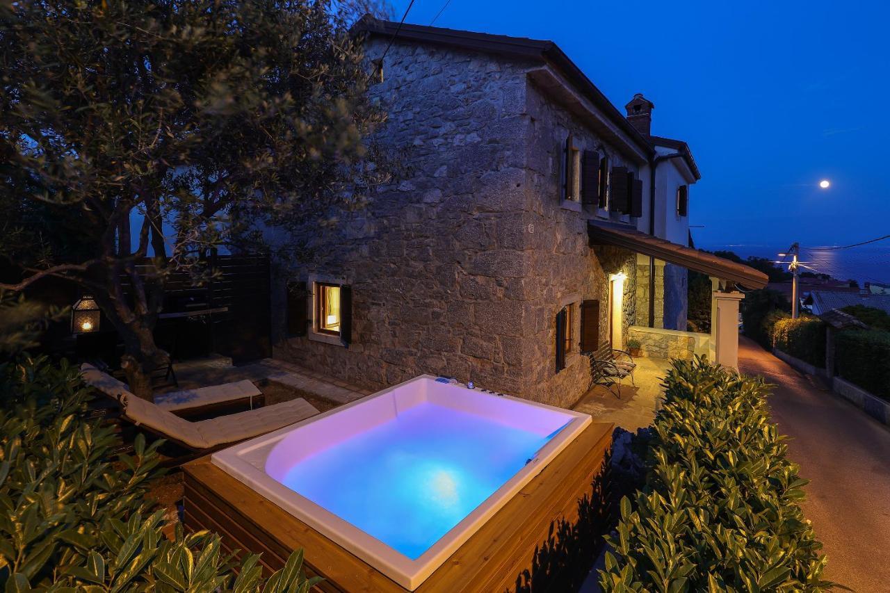 Villa Fani With Jacuzzi Icici Bagian luar foto