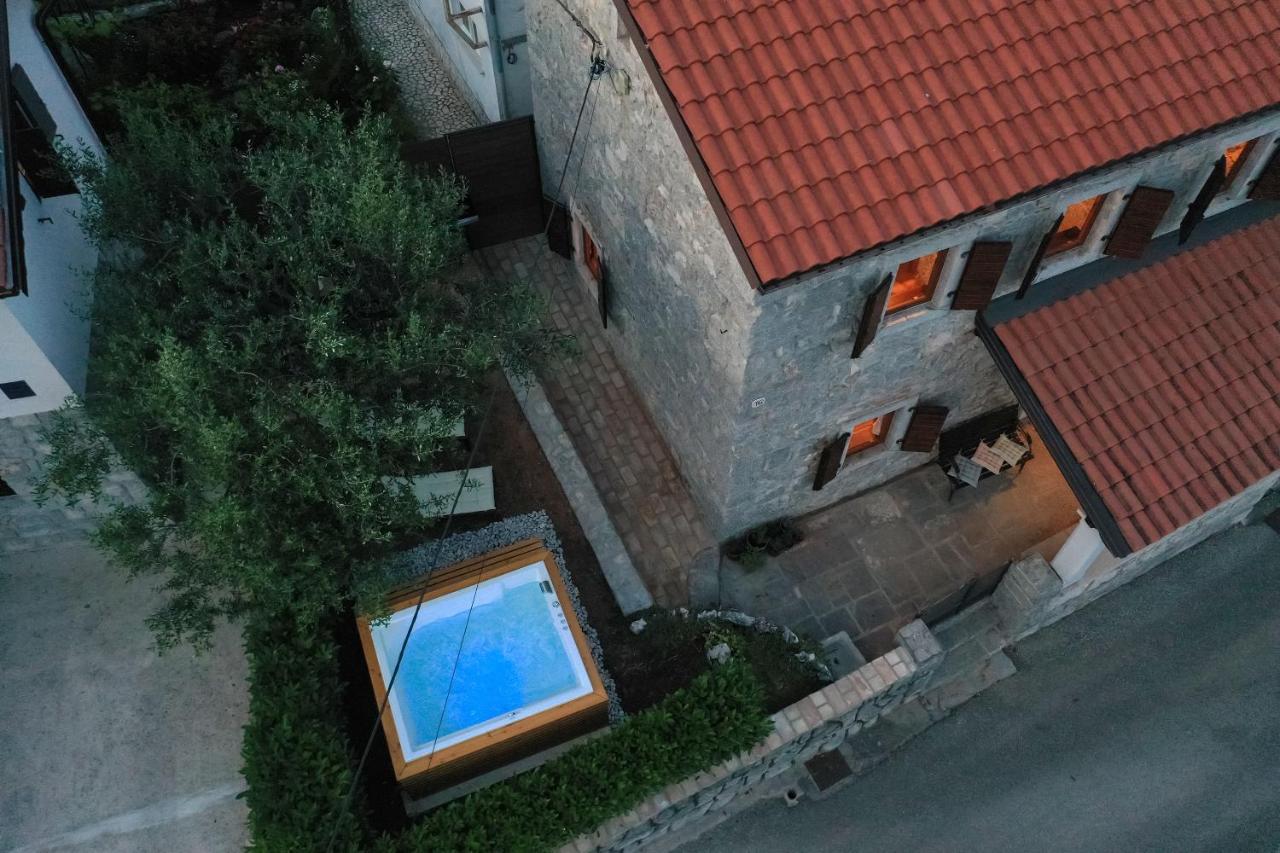 Villa Fani With Jacuzzi Icici Bagian luar foto